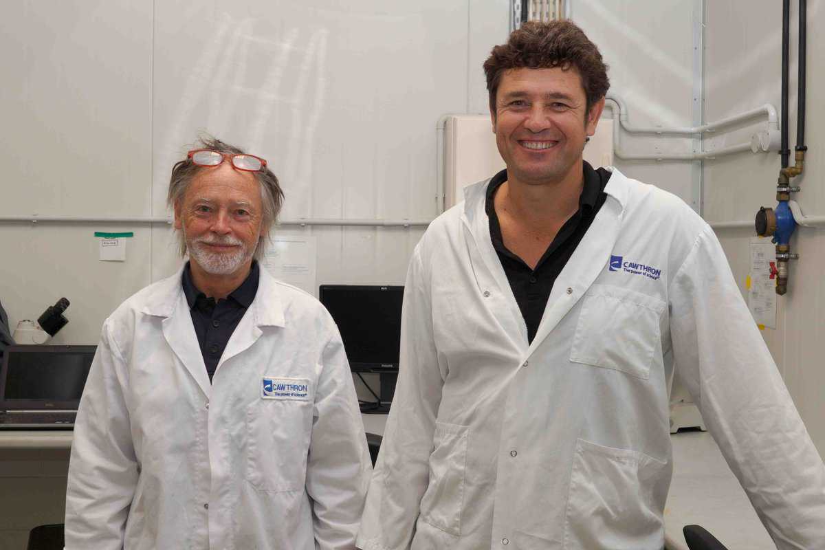 Steve Cutler (University of Otago) and educator Rick Field at the 2022 Cawthron Mussel Workshop