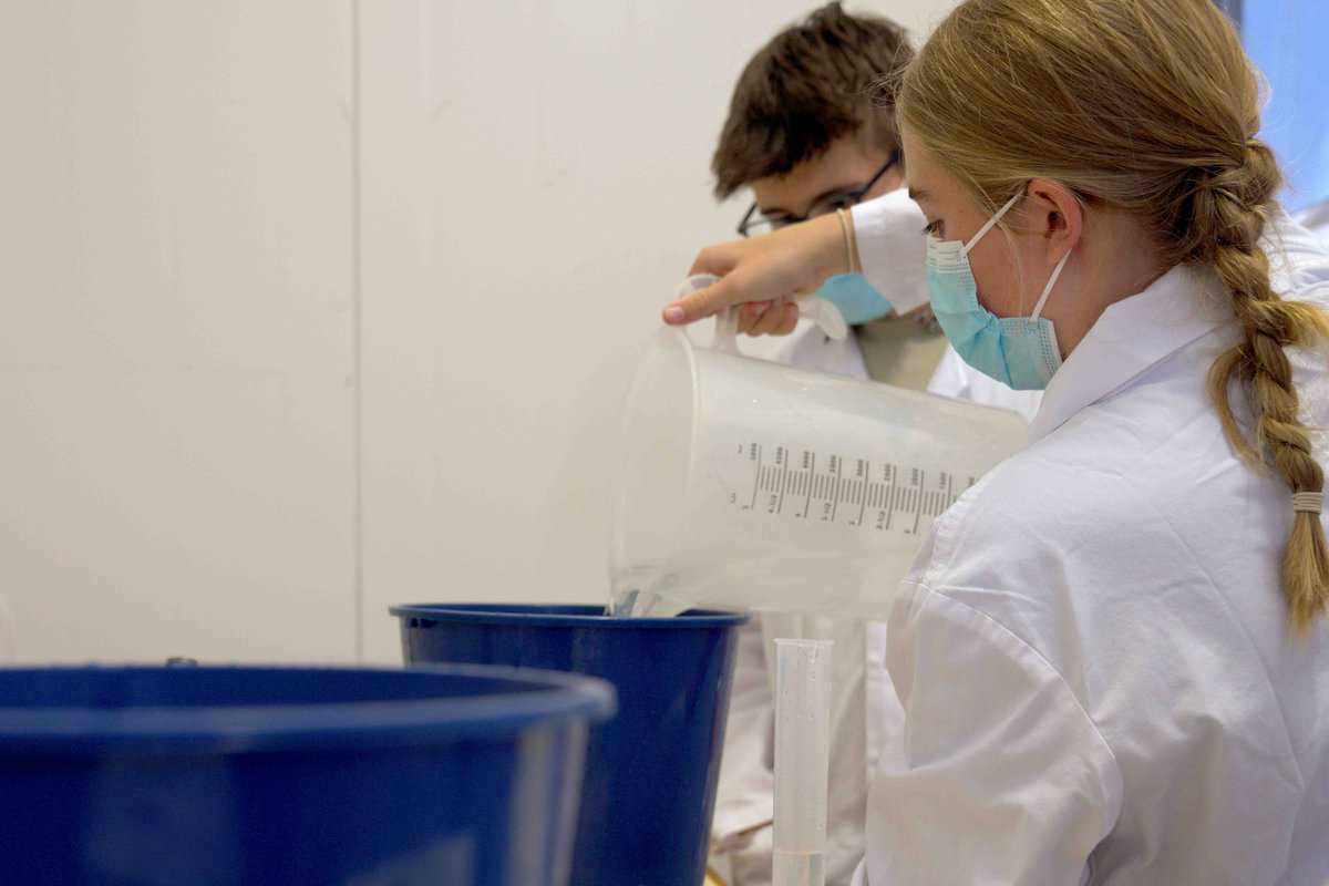 Students at the 2022 Cawthron Mussel Workshop