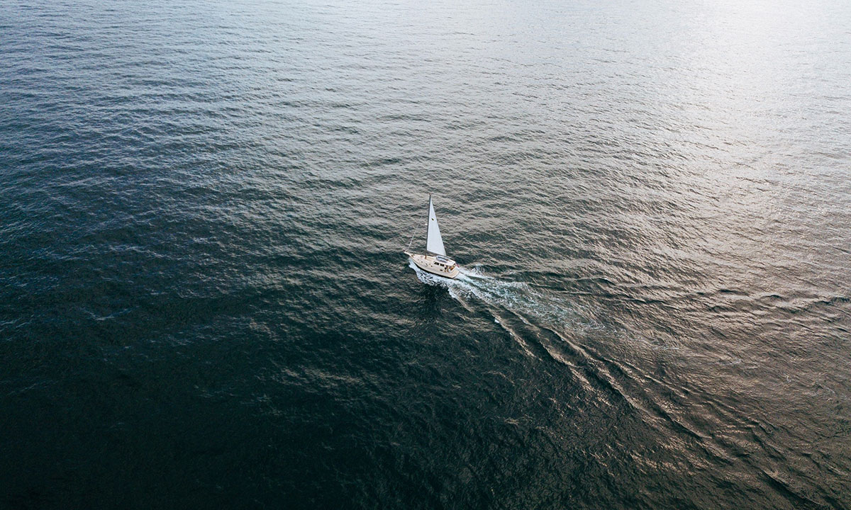 sailboat-matthias-jordan-unsplash-1200-720px